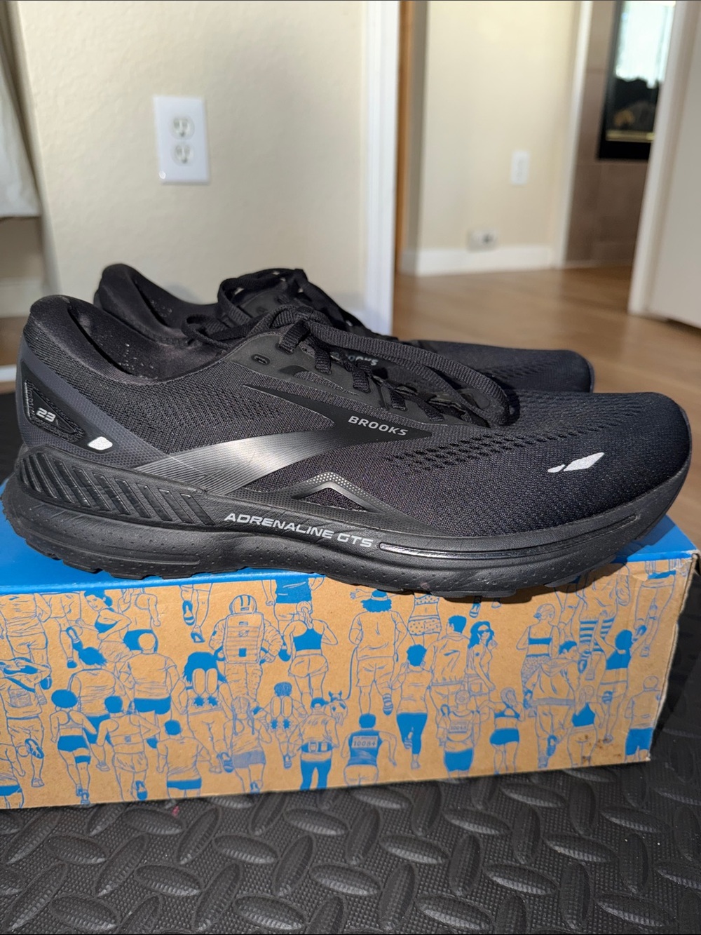 Brooks Black Men's Running Shoes - Lightweight Lace-Up Pair